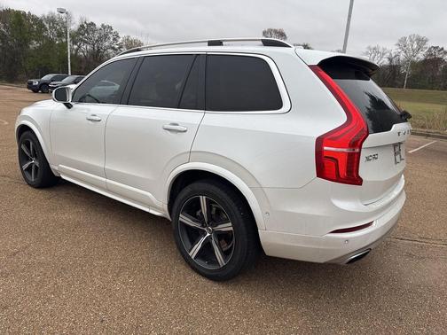 2017 Volvo XC90 T6 Momentum