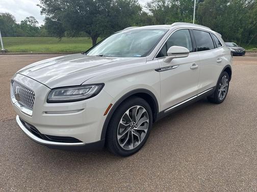 Ceramic Pearl Metallic Tinted Clearcoat 2023 Lincoln Nautilus Reserve