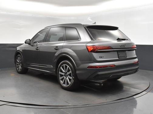 2023 Audi Q7 45 Premium Plus