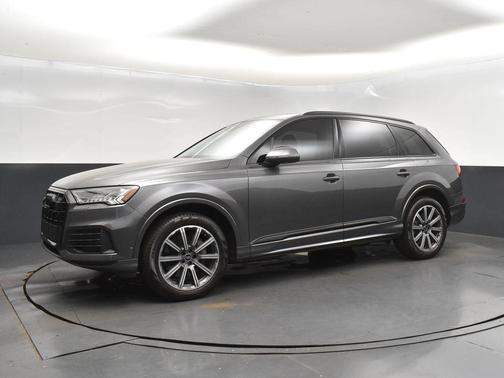 2023 Audi Q7 45 Premium Plus