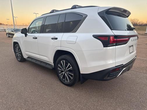 2024 Lexus LX 600 Premium