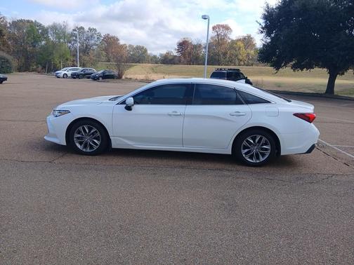 2020 Toyota Avalon XLE