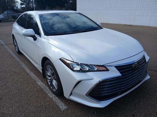 2020 Toyota Avalon XLE
