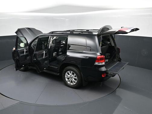 2016 Toyota Land Cruiser Base