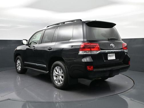 2016 Toyota Land Cruiser Base