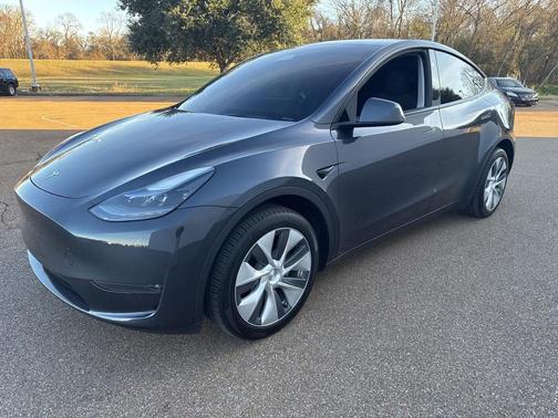2024 Tesla Model Y Long Range Dual Motor All-Wheel Drive