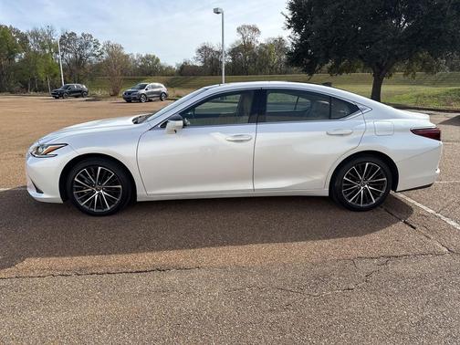2023 Lexus ES 350 Base