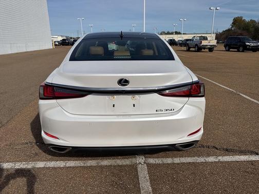 2023 Lexus ES 350 Base