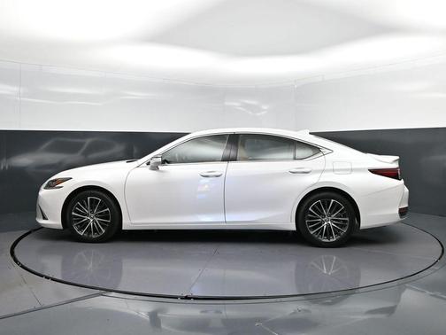 2023 Lexus ES 300h Base
