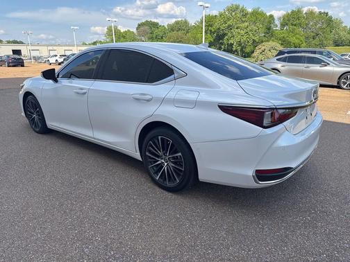 2024 Lexus ES 250 Base