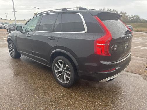 2019 Volvo XC90 T6 Momentum