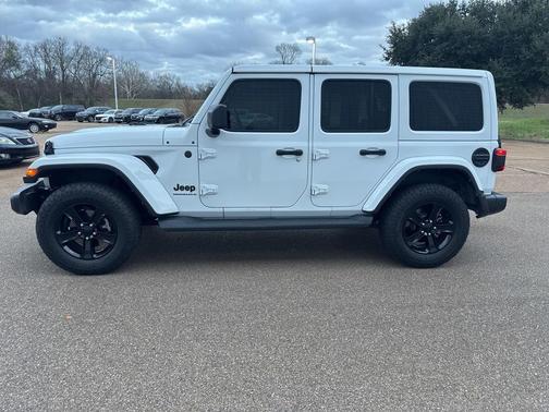 2023 Jeep Wrangler 4-Door Sahara Altitude 4x4