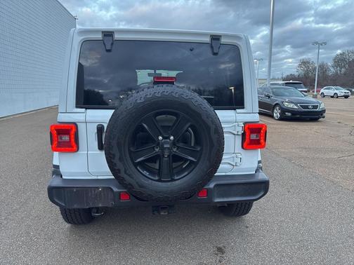 2023 Jeep Wrangler 4-Door Sahara Altitude 4x4