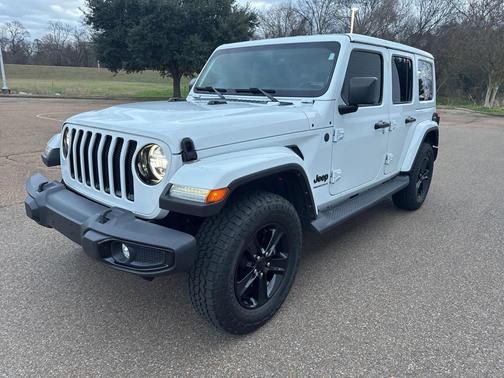 2023 Jeep Wrangler 4-Door Sahara Altitude 4x4