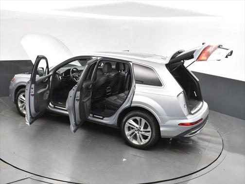 2021 Audi Q7 45 Premium Plus