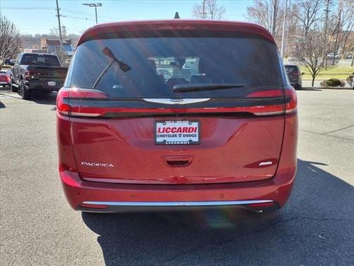2025 Chrysler Pacifica Select