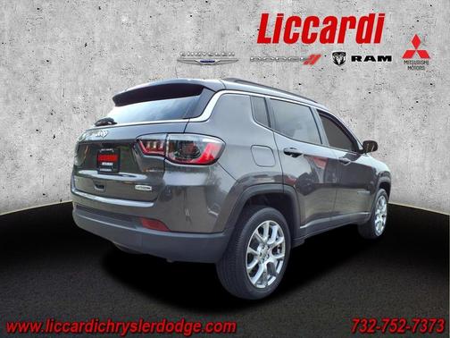 2022 Jeep Compass Latitude Lux