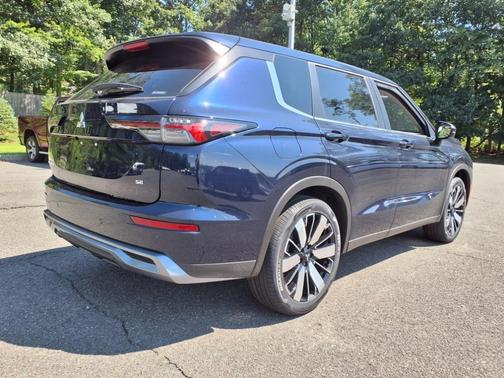 2025 Mitsubishi Outlander SE
