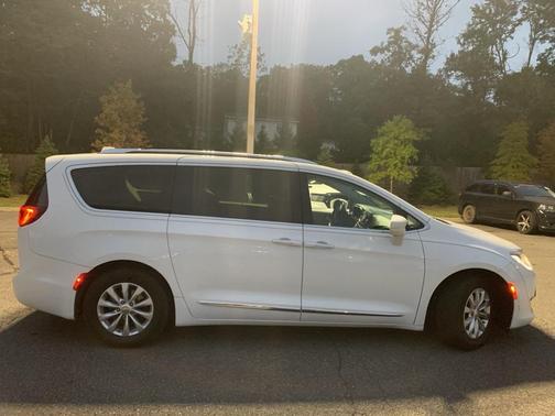 2019 Chrysler Pacifica Touring-L