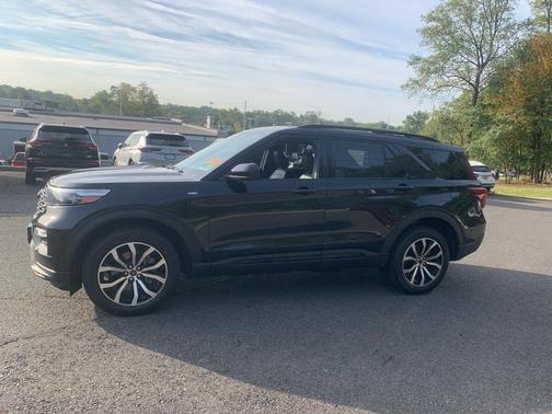 2022 Ford Explorer ST-Line