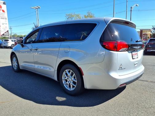 2026 Chrysler Voyager LX