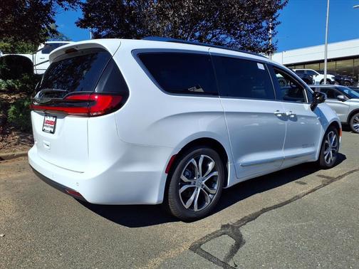 2026 Chrysler Pacifica Pinnacle
