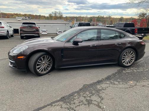 2018 Porsche Panamera 4