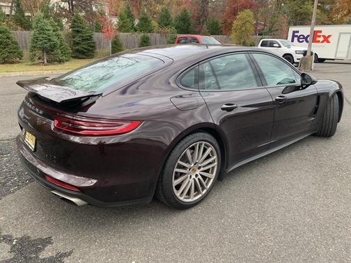 2018 Porsche Panamera 4