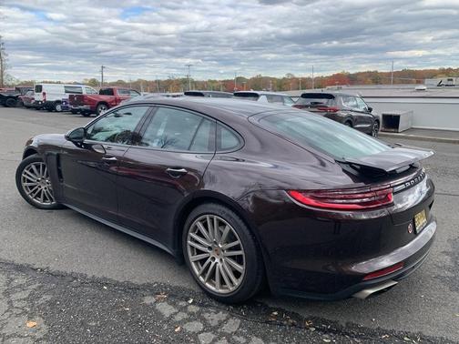 2018 Porsche Panamera 4
