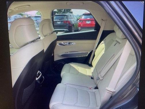 2024 Genesis GV70 2.5T