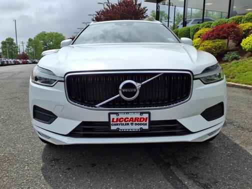 2021 Volvo XC60 T6 Momentum