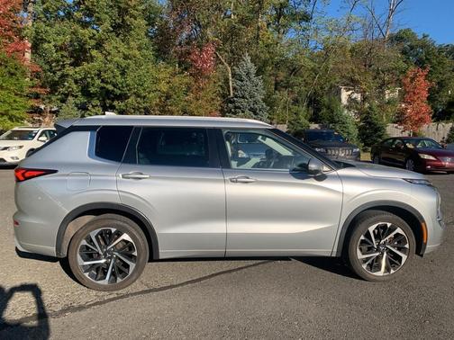2023 Mitsubishi Outlander SEL