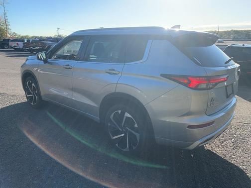 2023 Mitsubishi Outlander SEL