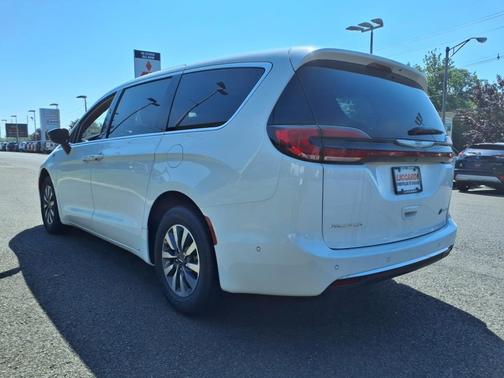 2025 Chrysler Pacifica Hybrid Select