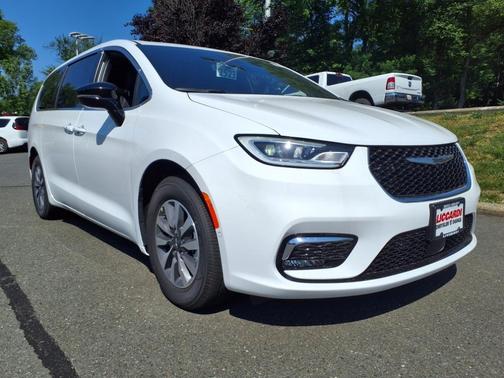 2025 Chrysler Pacifica Hybrid Select