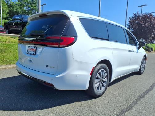 2025 Chrysler Pacifica Hybrid Select