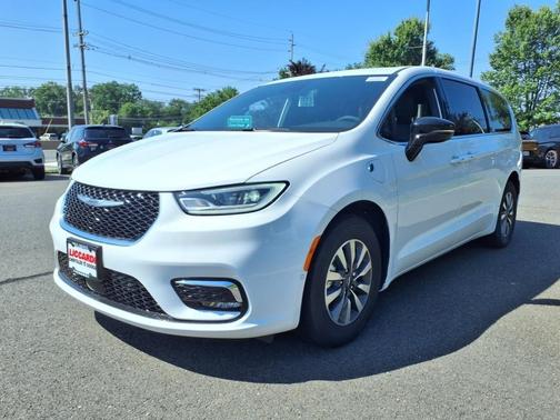 2025 Chrysler Pacifica Hybrid Select