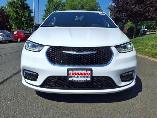 2025 Chrysler Pacifica Hybrid Select
