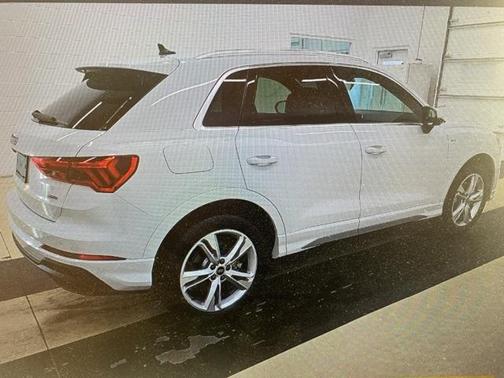 2024 Audi Q3 45 S line Premium