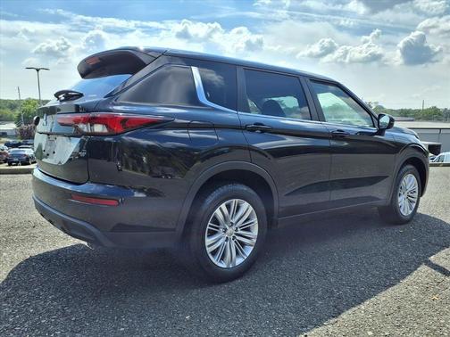 2023 Mitsubishi Outlander ES