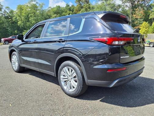 2023 Mitsubishi Outlander ES