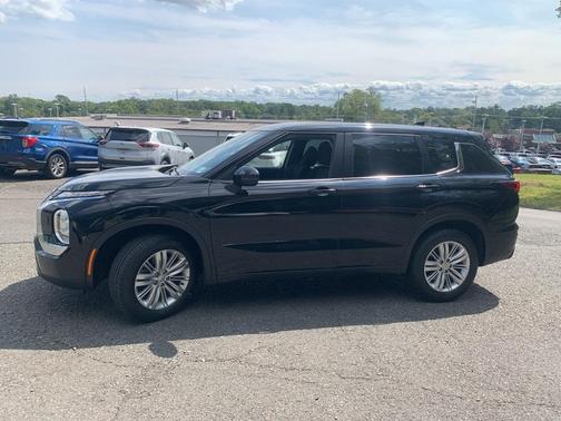 2023 Mitsubishi Outlander ES