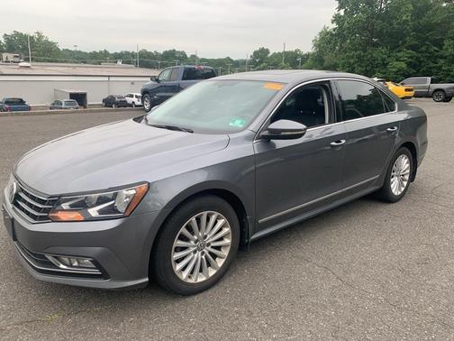 2016 Volkswagen Passat 1.8T SE w/Technology
