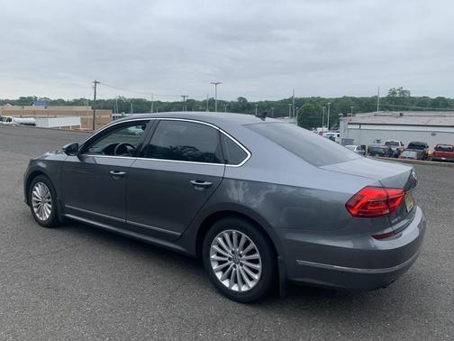 2016 Volkswagen Passat 1.8T SE w/Technology