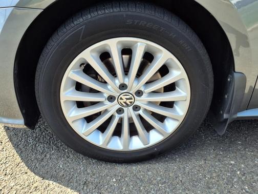 2016 Volkswagen Passat 1.8T SE w/Technology