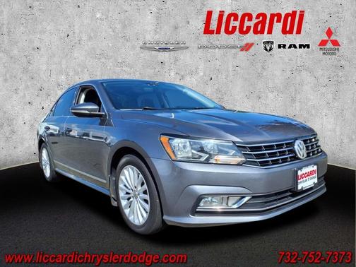 2016 Volkswagen Passat 1.8T SE w/Technology