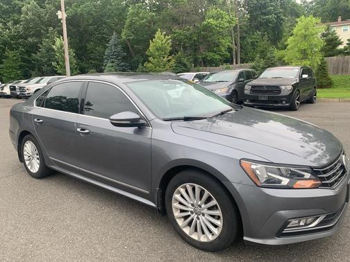 2016 Volkswagen Passat 1.8T SE w/Technology