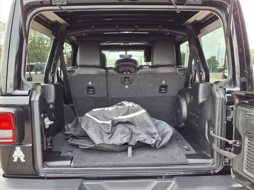 2022 Jeep Wrangler Unlimited Sahara Altitude