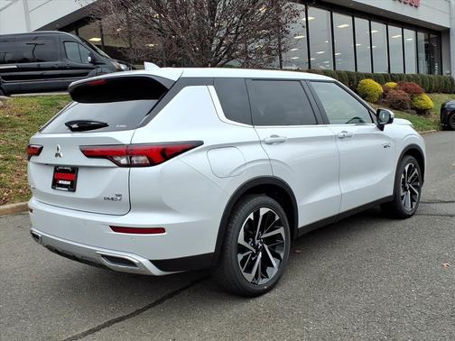 2025 Mitsubishi Outlander PHEV SE