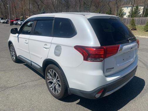 2016 Mitsubishi Outlander 